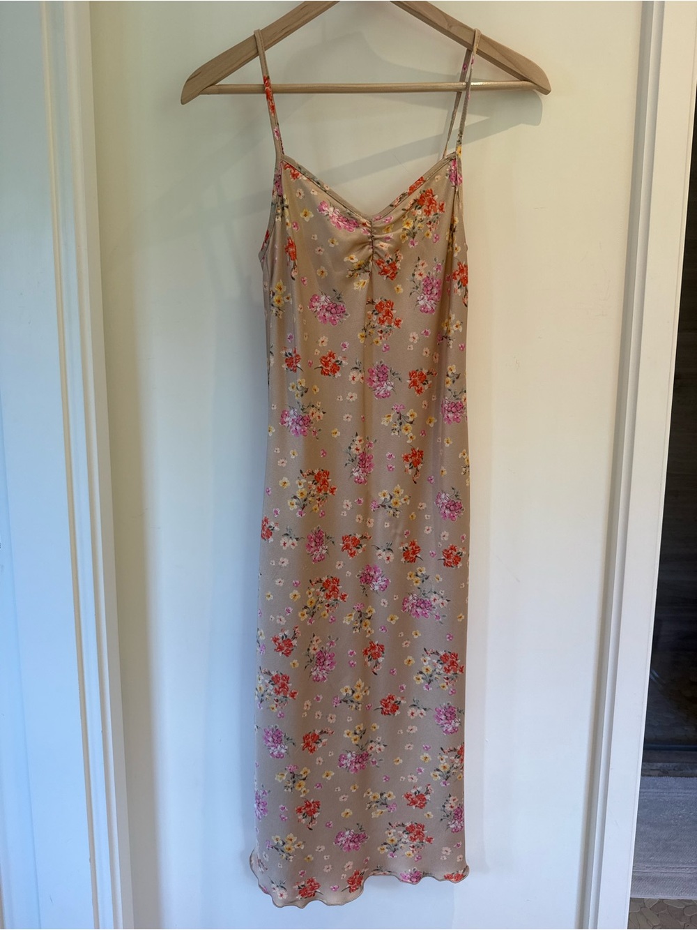 Tash + Sophie Floral V-Neck Top in Blush Beige